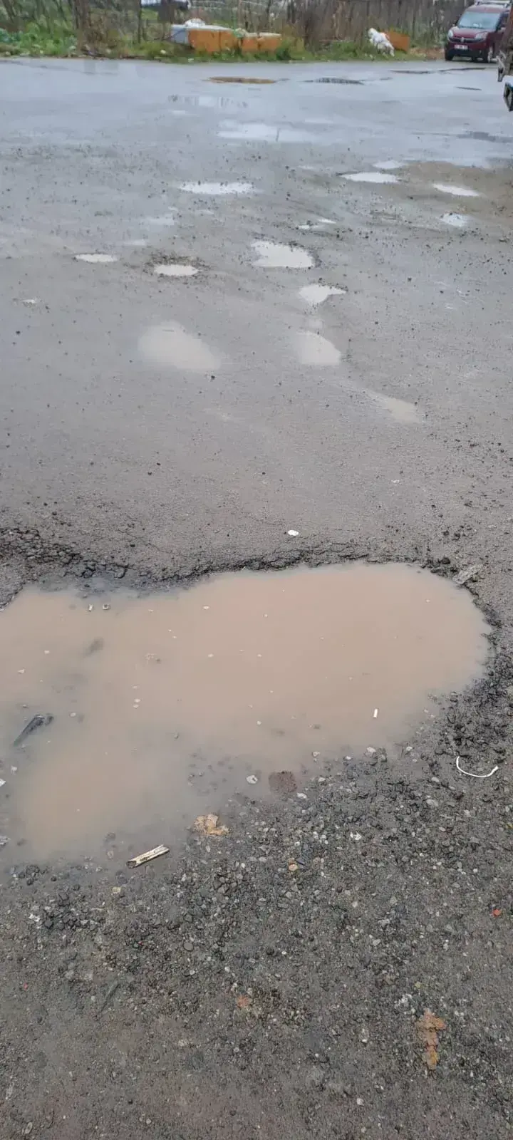 Ayrıca Okullar b&ouml;lgesine fındık arazisi i&ccedil;inden giden yol tek y&ouml;nde ara&ccedil; ge&